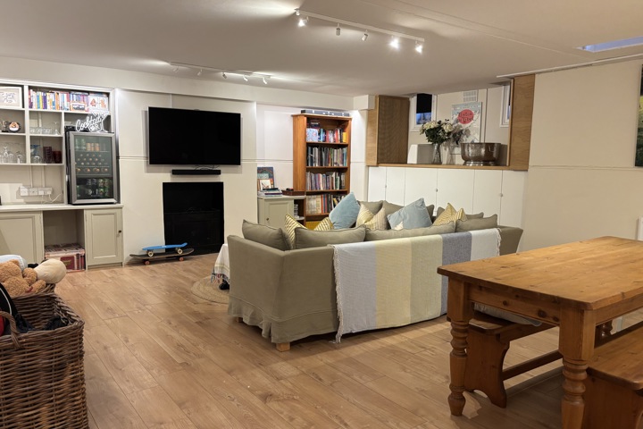 Victorian Double Fronted Home - 11