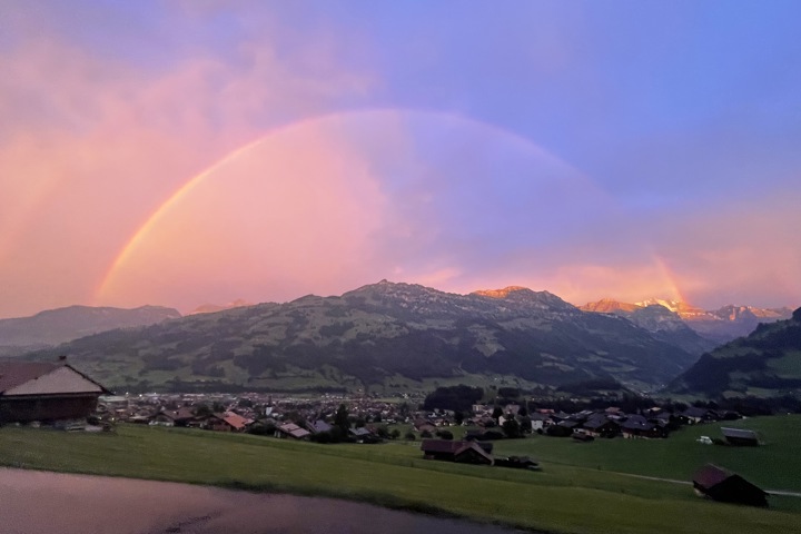 Typical Swiss Chalet, spectacular view of the Alps - 1