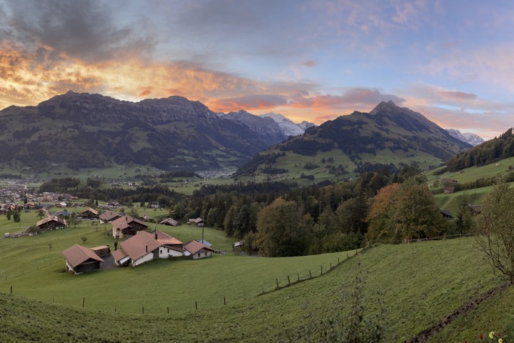 Typical Swiss Chalet, spectacular view of the Alps - 4