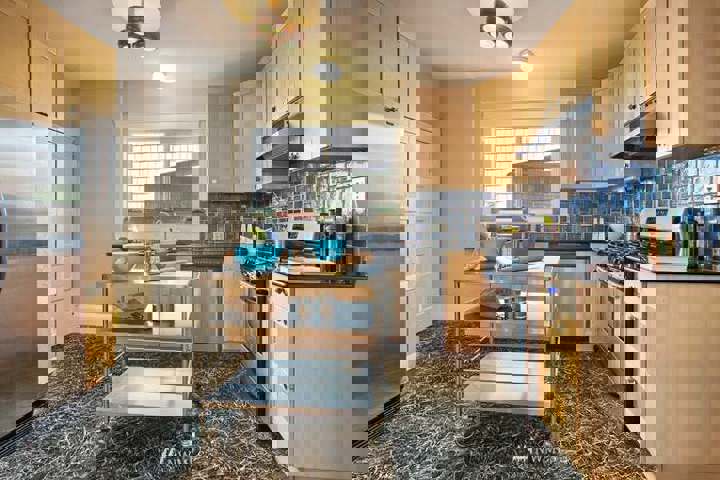 1910 Craftsman Just Outside of Downtown Seattle - 8