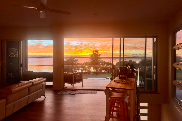 Modern villa on the water overlooking bay islands - 1