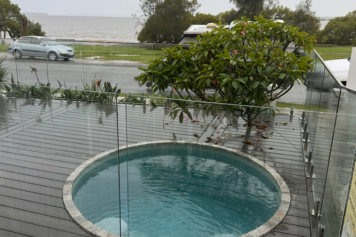 Modern villa on the water overlooking bay islands - 5