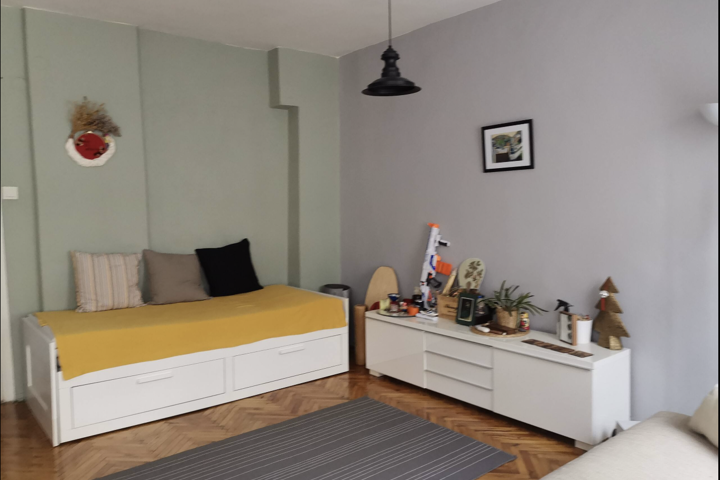 Perfect location & beautiful neighbourhood - 3