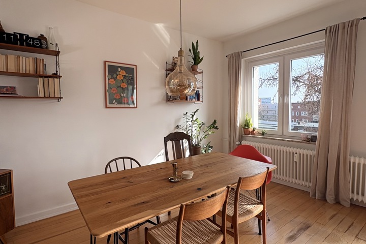 Bright 3-Room Apartment with 2 Balconies - 2