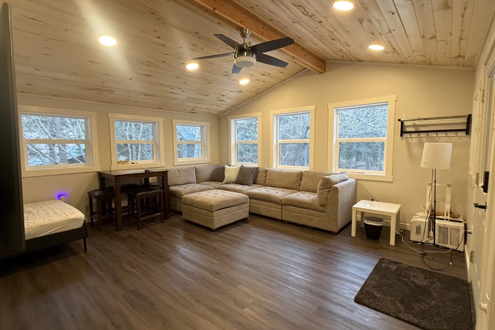 Welcoming Cabin Getaway - Bigfork, Montana - 9