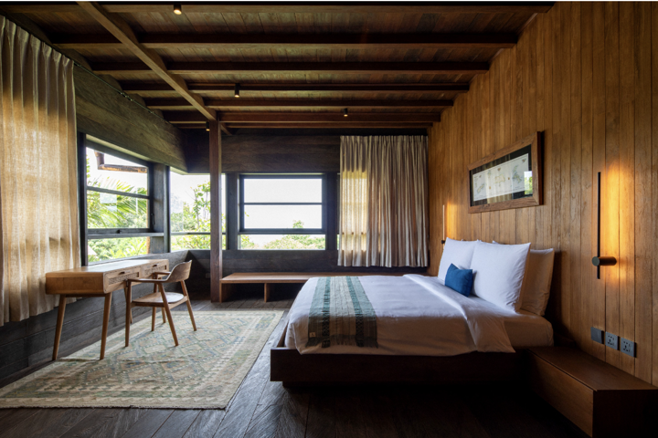 Wooden villa overlooking the ocean - 3