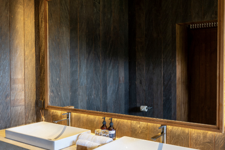 Wooden villa overlooking the ocean - 8