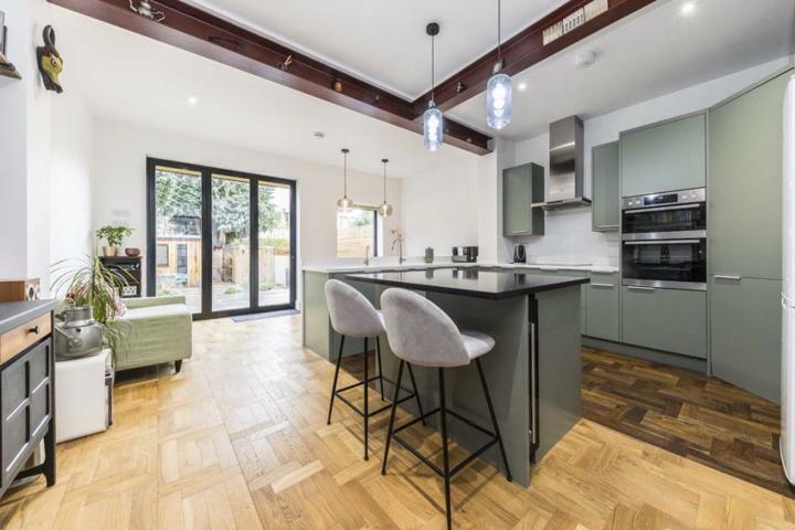 Leafy London Home - 2