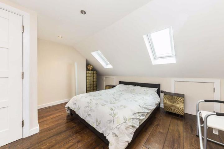 Leafy London Home - 6