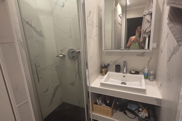 Stylish Parisian Flat with Sunny Balcony - 6