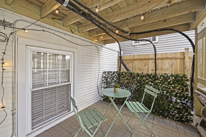 Charming Lakeview Oasis (parking included) - 9