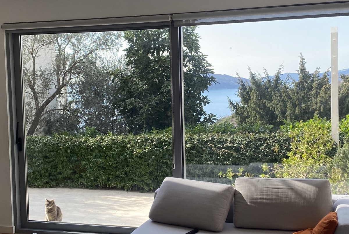 Modern Hilltop flat with terrace near Sveti Stefan
