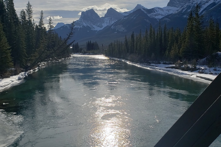 Cozy Mountain Retreat in Canmore – 1 Bedroom + Bon - 6