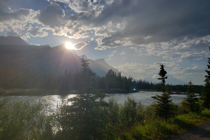 Cozy Mountain Retreat in Canmore – 1 Bedroom + Bon - 5