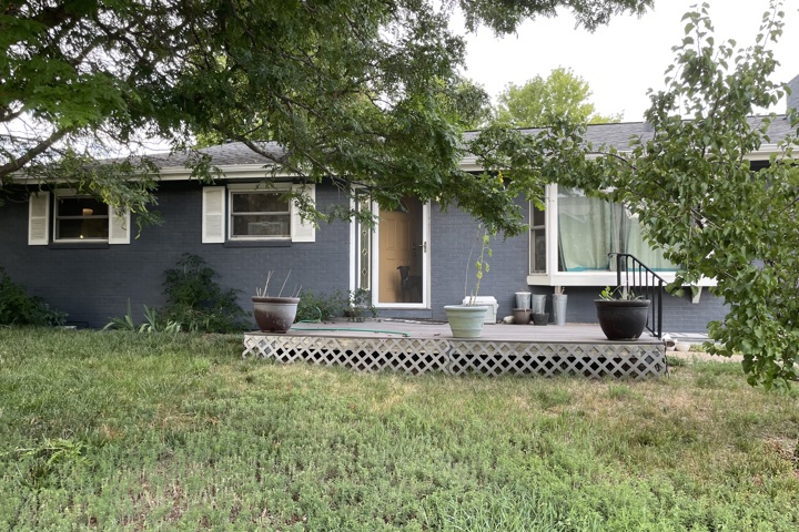 Family Home with large backyard, walkable town - 13
