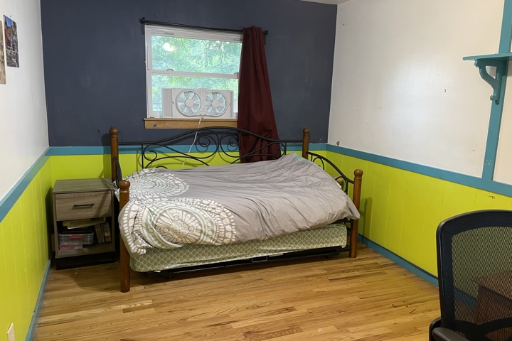 Family Home with large backyard, walkable town - 6