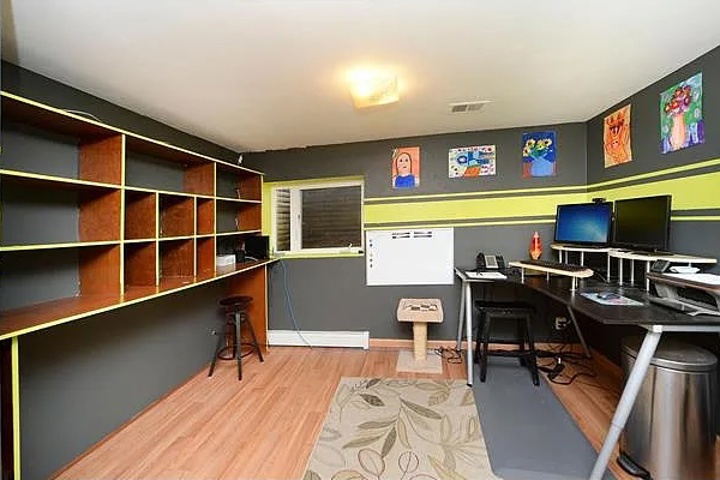 Family Home with large backyard, walkable town - 15