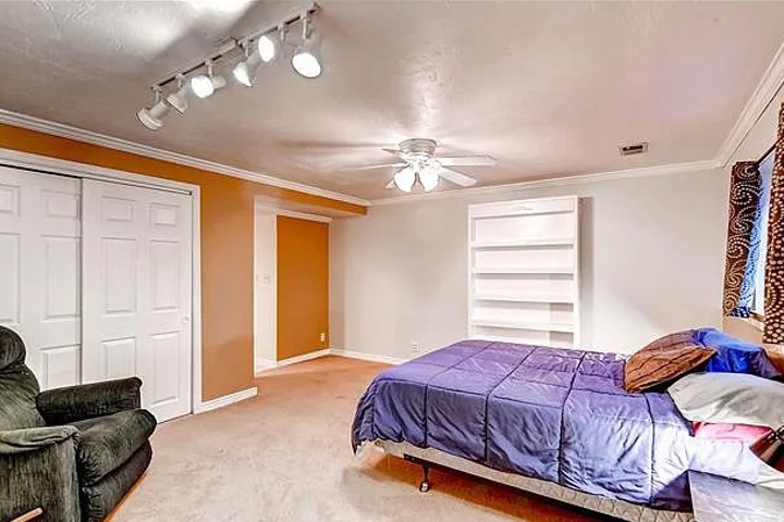 Family Home with large backyard, walkable town - 16