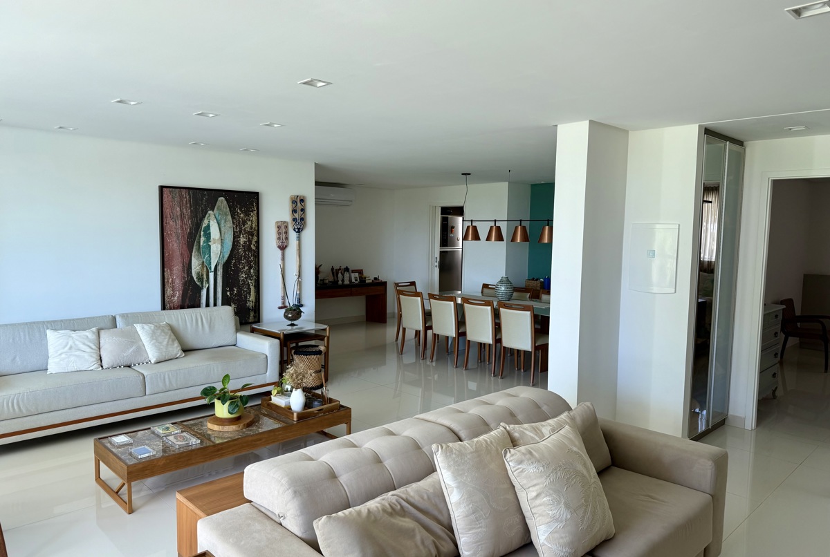 Sunrise Oceanfront Luxury • Toes-in-the-Sand