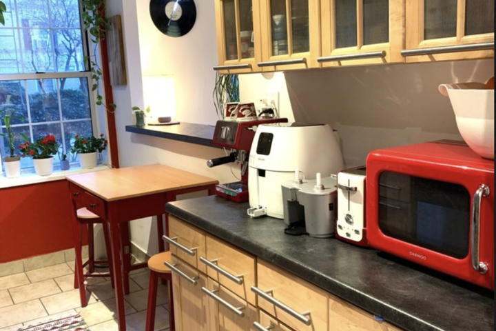 Blue Wall Apartment - 3