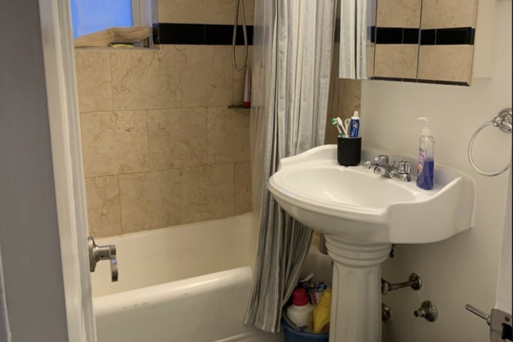 Blue Wall Apartment - 9