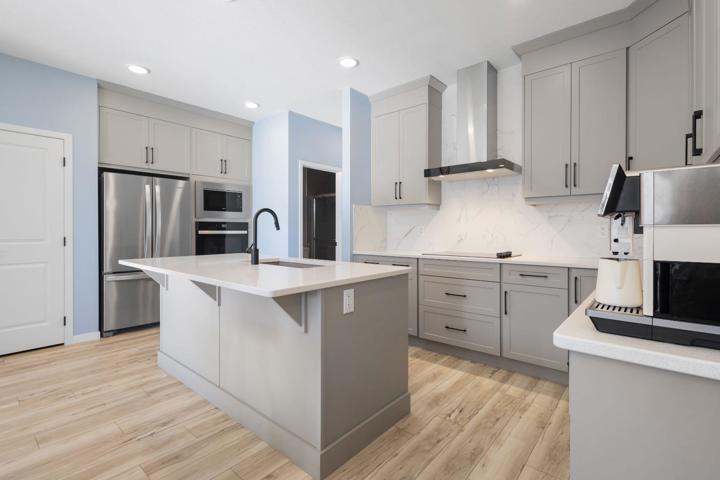 A modern laned home located in the heart ofCalgary - 8