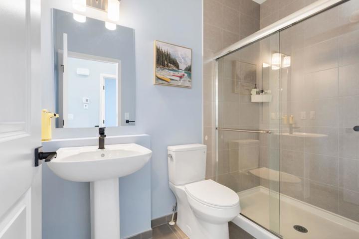 A modern laned home located in the heart ofCalgary - 12