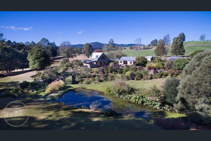 Quirky Cottage on the edge of Tasmanian Forest - 1