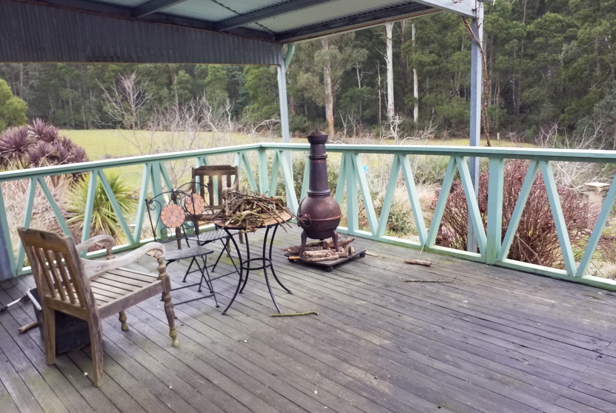 Quirky Cottage on the edge of Tasmanian Forest