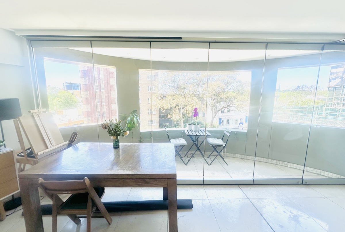 Bright eaststide apartment