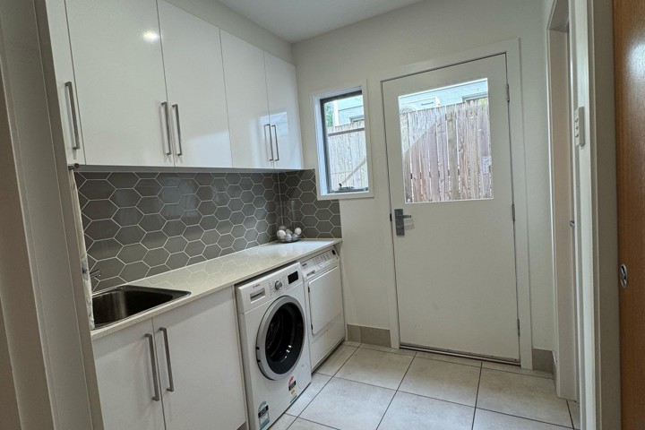 Inner City Trendy House - 4
