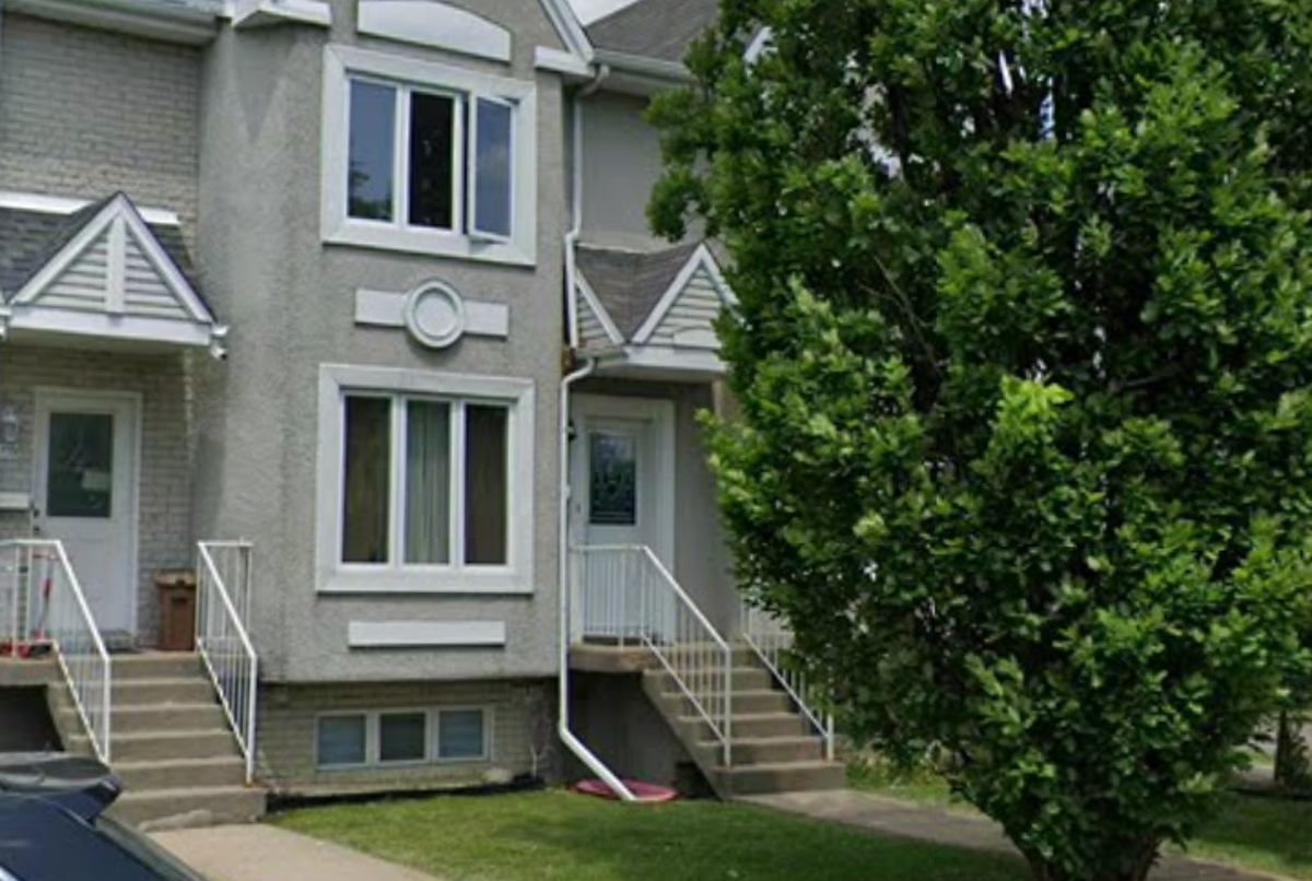 Townhouse with 3 small floors