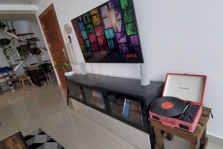 Modern & Stylish 2 level, 3 bedroom PH - 7