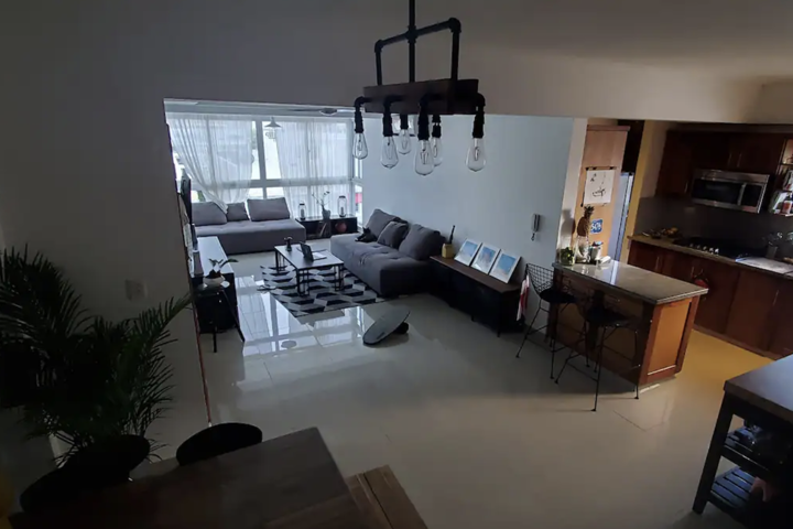 Modern & Stylish 2 level, 3 bedroom PH - 14