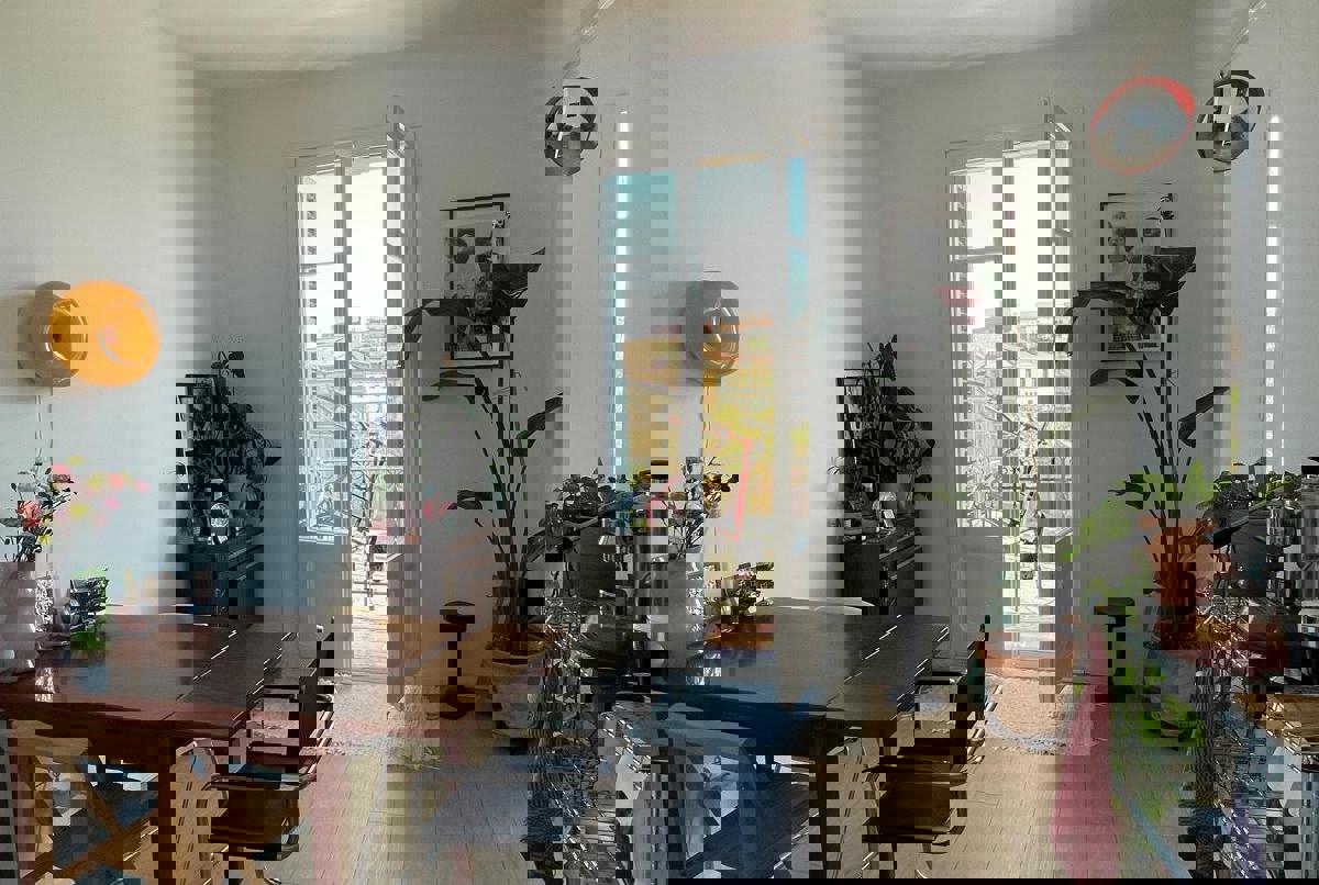 Sunny and charming L'Eixample home