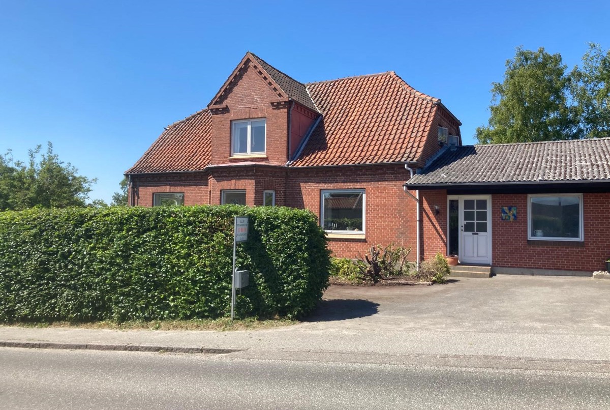 Spacious and bright family home