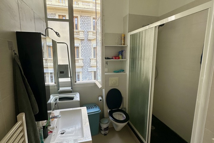 Sunny, Central Stay in Nice – Walkable Everywhere! - 8
