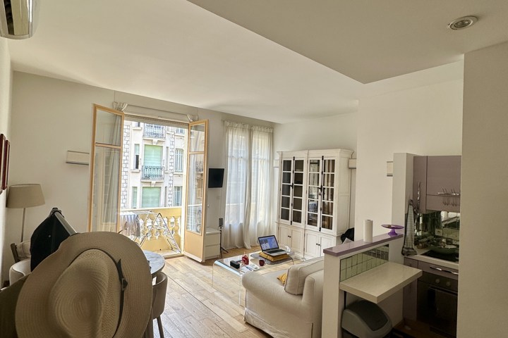 Sunny, Central Stay in Nice – Walkable Everywhere! - 3