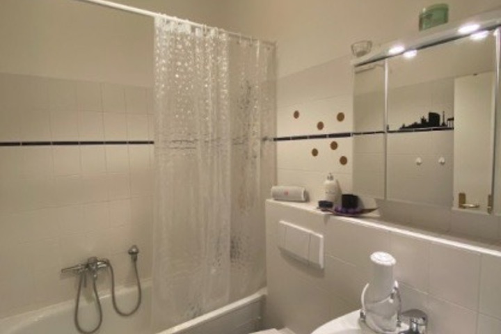 Charming Mitte hideaway on a quiet side street - 4