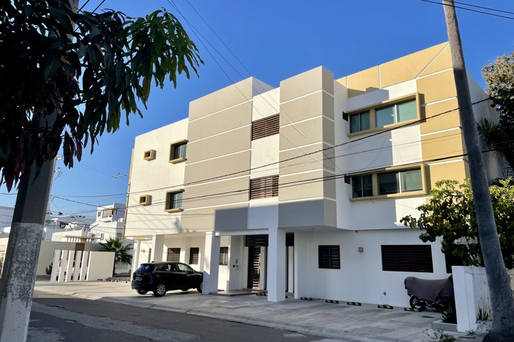 Ground floor apartment near the beach, restaurant - 8