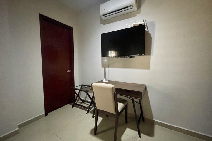 Ground floor apartment near the beach, restaurant - 10