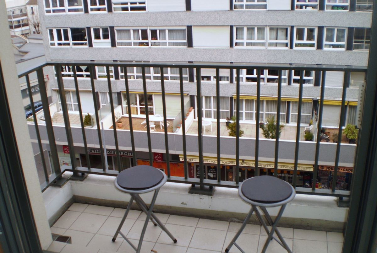 Paris: 5 mins to Champs Elysees on public transprt