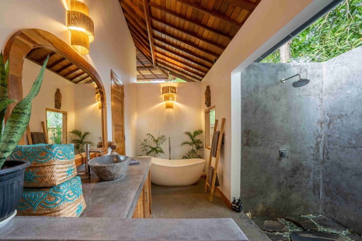 Luxury Retreat in Bali - Saltwater Pool & Rooftop - 23