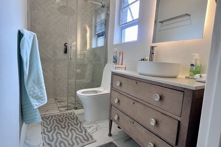 Central family home near popular beaches - 6