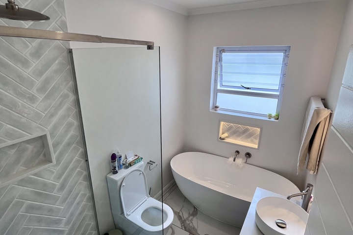 Central family home near popular beaches - 5