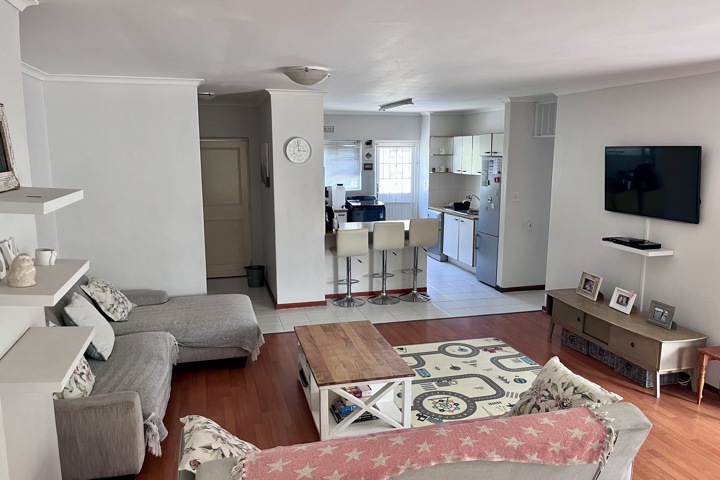 Central family home near popular beaches - 3