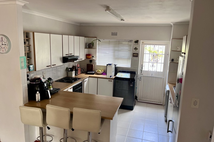 Central family home near popular beaches - 7