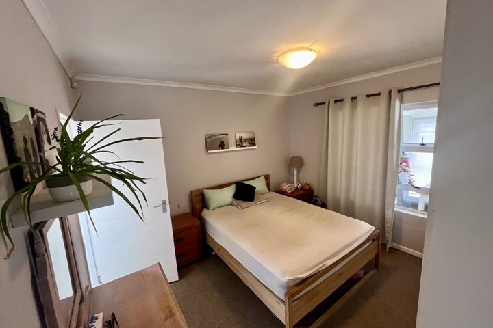 Central family home near popular beaches - 1