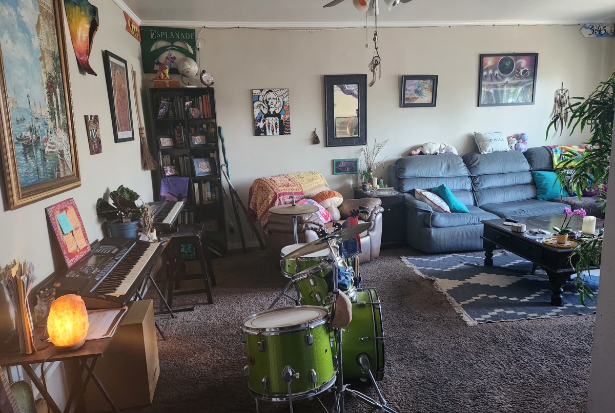 An Artist's Paradise by the Beach in Los Angeles