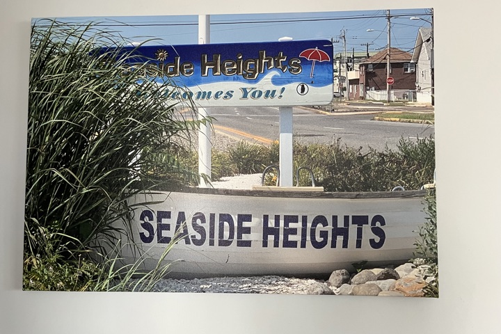 Cute 2 bedroom Cottage 1 block from beach - 8